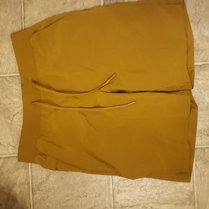 Mens Lululemon THE linerless 7' short.